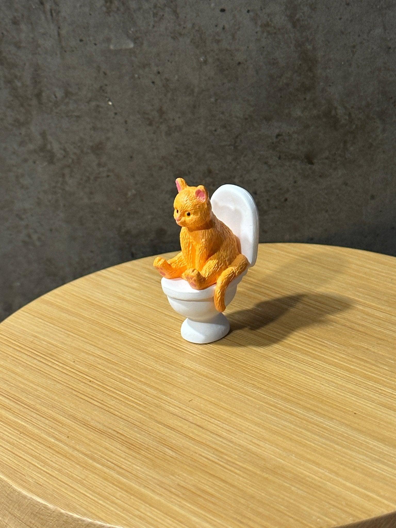 Cat on a Toilet - Halaman Habitat -